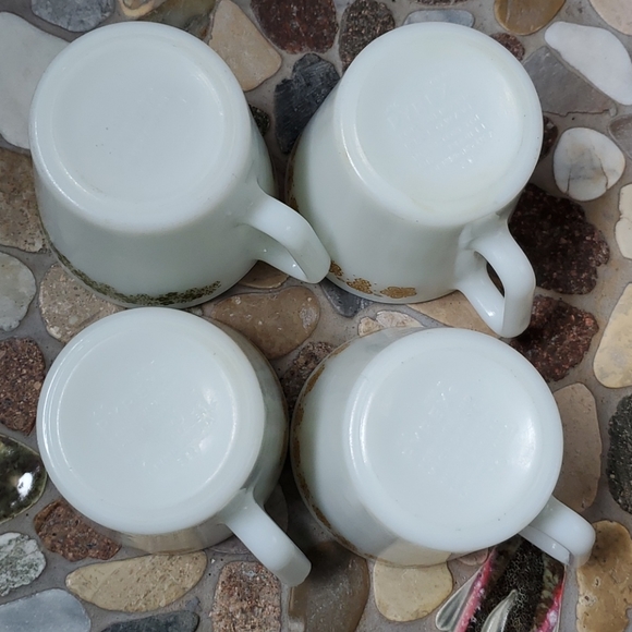 (4) Pyrex Milk Glass Mugs - Picture 4 of 4